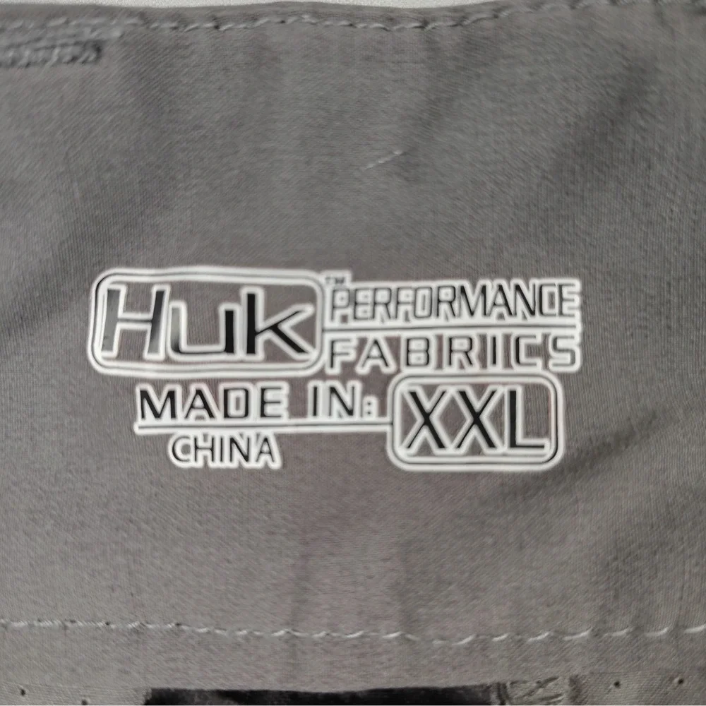 Huk Fishing Shorts Mens 2XL/XXL Gray Stretch Zip Pocket Performance Outdoor